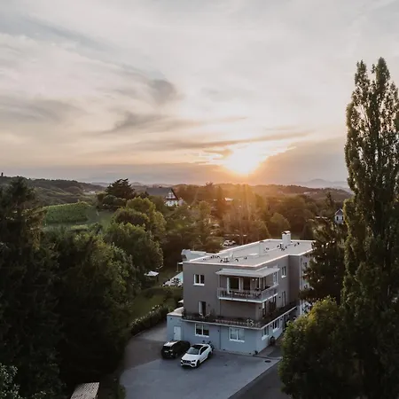 Ewitsch 13 - Hotel Garni 4*